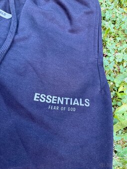 Essentials kratasy - 3