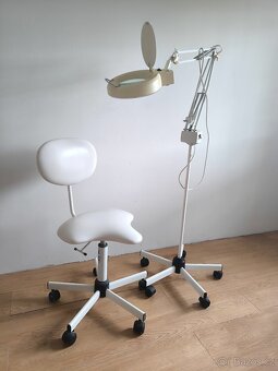 Kosmetická lampa s lupou - 3