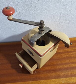 Starý mlýnek na kafe Sfinx - 3