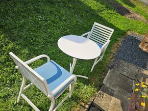 Zahradní nábytek bílá barva kulatý sůl + 2 židle - 3