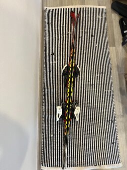 Prodám dětské lyže, lyžáky a hůlky - 3