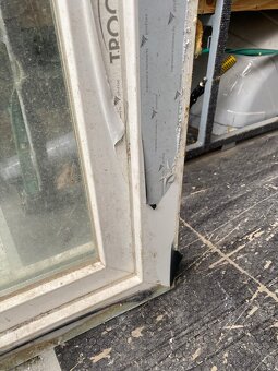 Použíté plastové okno 80x80cm - 3