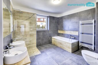 Prodej, rodinný dům, 266 m2, Plzeň - Křimice - 3