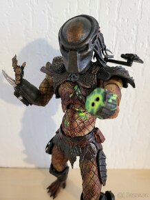 Predator City Hunter s maskou - Mcfarlane figurka - 3
