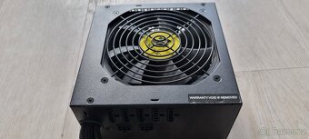 PC zdroj Corsair HX520 - 3