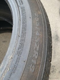 Jeté Pneu 255/45R19 104Y DOT 4715 - 3