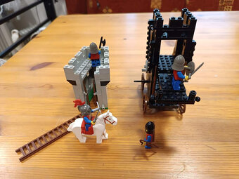 LEGO Castle 6061 Siege Tower - 3