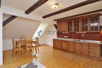 Pronájem podkrovního bytu 3+kk, 140m², ul. Palackého, Praha - 3