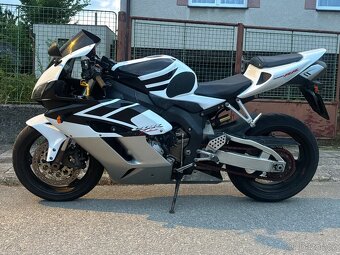 Honda CBR 1000RR Fireblade 2004 - 3