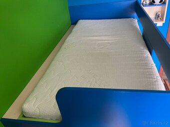Dětská patrová postel s úložným prostorem a matrací - 3
