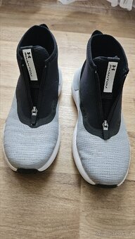 Under Armour UA...Unisexové boty
N - 3
