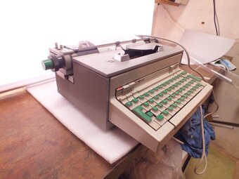 Psací el. stroj Olivetti - 3