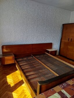 Retro sestava ložnice - postel skříně stolky - 3