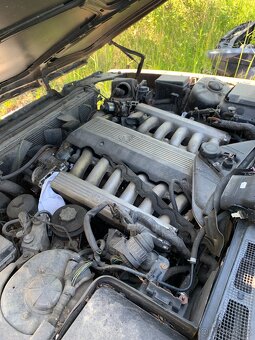 BMW E32 750i díly - 3