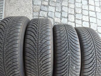 ZIMNÍ PNEU + DISKY FORD 15" 195/60R15 - 3