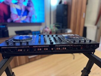 Pioneer DDJ-RX – 4kanálový DJ kontroler - 3
