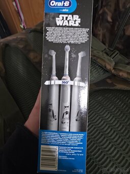 Oral-B Junior elektrický zubní kartáček Star Wars - 3