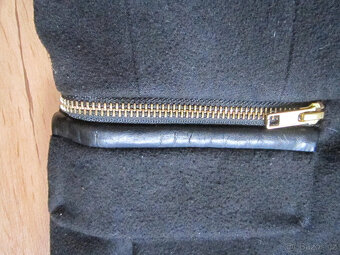 Černý elegantní kabát vel. M/L, zlaté zipy - 3