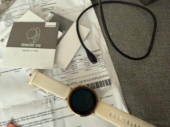 Kompletní balení GARMIN Vivoactive 4s GOLD + řemínky - 3
