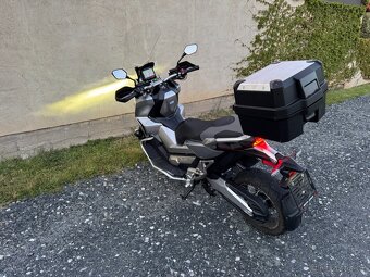 Honda X-ADV 750 - plná výbava, snížený posed - 3