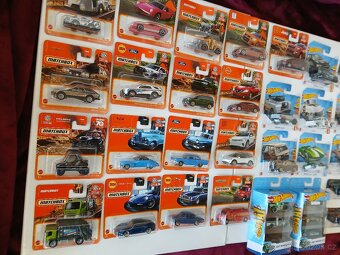 Hot wheels 33 aut 17x Matchbox nebo Hot wheels 5x2 nehrané - 3