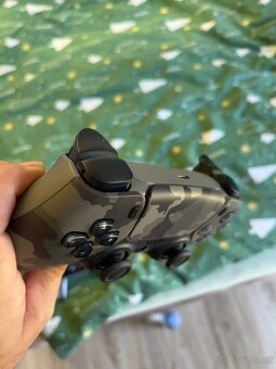 Dva ovladače PS5 Dualsense - 3