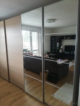 Skříň s posuvnymi dveřmi - 3