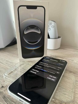 iPhone 16e - 3