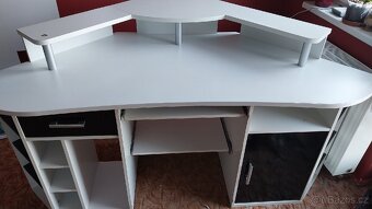 Rohový PC stul - 3