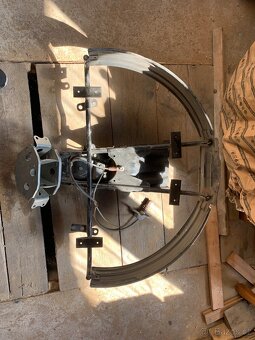 Subaru Tribeca závěs na náhradní kolo - 3