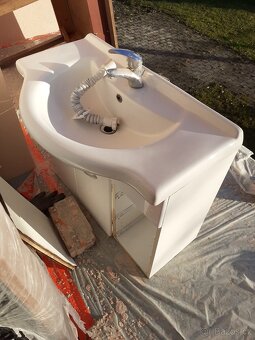 Umyvadlo se skříňkou - 3