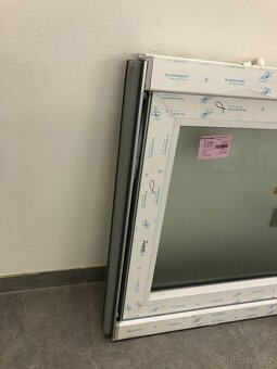 Vchodové plastové dveře bílé Pravé výplň mléčné celosklo - 3