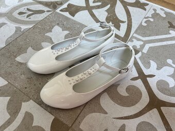 Nádherné bílé sandálky RESERVED, vel. 37 - 3