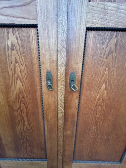 Starožitná šatní skříň - 3