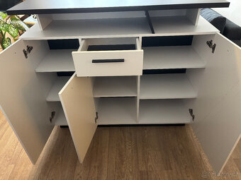 Skříňka bílo-černá (130x110x42cm) - 3