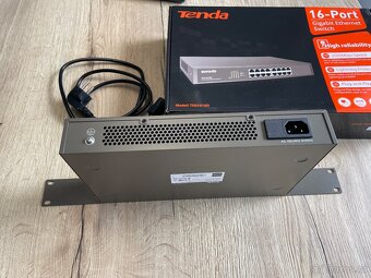 Switch Tenda TEG1016D, 16-Port - 3