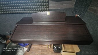 Yamaha Clavinova CVP-301, profesionální digitální klavír - 3