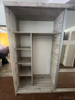 Velká šatní skříň - 3