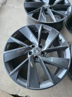 Prodám kola 5x112 R20 s pneu 235/45/20 - 3