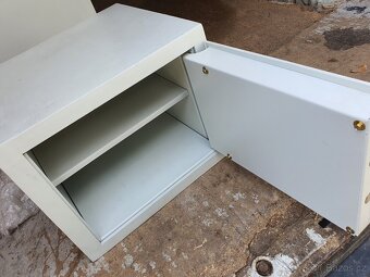 Nábytkový sejf – trezor BTB 3 S se zámkem na klíč - 3