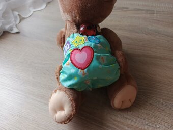 Lezoucí medvěd Vtech - 3