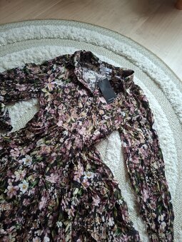 Květinové šaty Reserved - 3