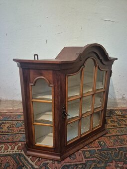 Luxusní nástěnná vitrína - ořech - 3