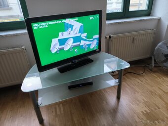 Bytový nábytek, pračka, postele , gauče , stolky , televize - 3