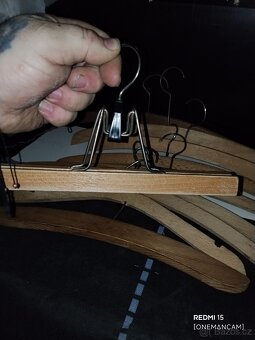 Kvalitní dřevěná ramínka - 3