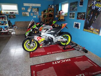 Aprilia rsv4 RR - 3