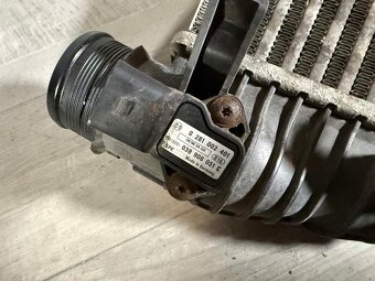 AUDI A6 - 4F C6 - intercooler 2.0 TDI 4F0145805AA - 3