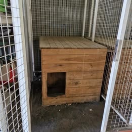 2 kompletně zateplené boudy s předsíní. 1ks 2000,- - 3