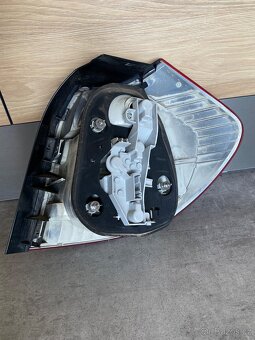 L Zadní světlo BMW E87 - 3