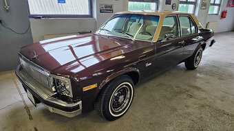 1977 Chevrolet Nova 305 V8, po renovaci - 3